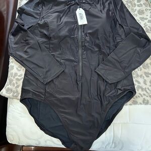 Universal Standard Black Long Sleeve Zip-Up Rashguard Swimsuit US Large (22-24)